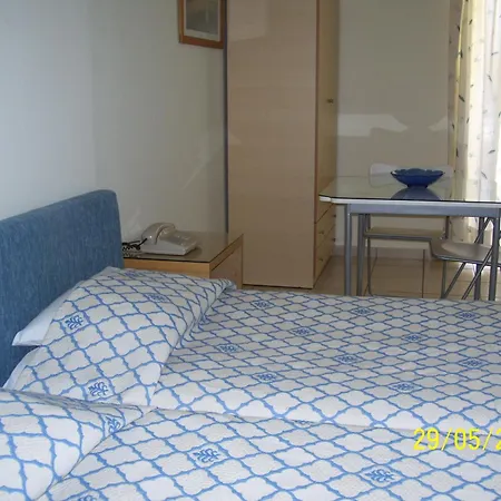 Apelia 2*
